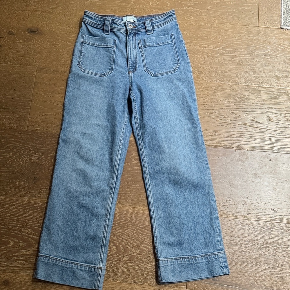 H&M High Waisted Straight Leg Cropped Jeans Light Wash Size 4 Trendy